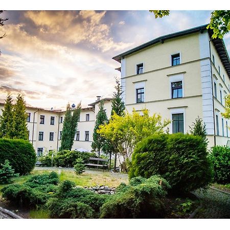 Hotel Fenix Еленя-Гура Экстерьер фото