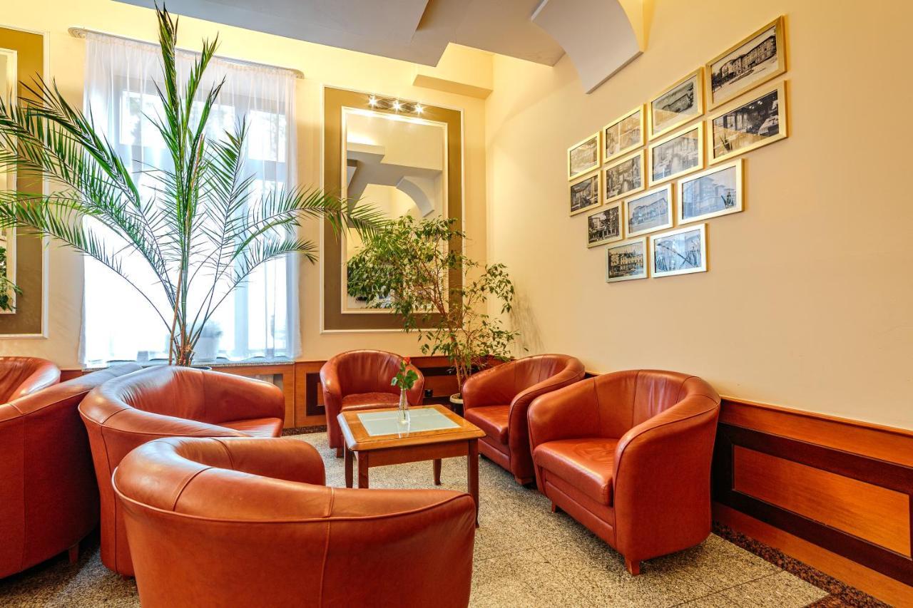Hotel Fenix Еленя-Гура Экстерьер фото