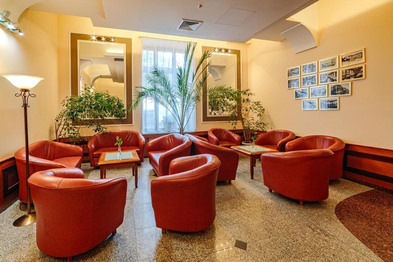 Hotel Fenix Еленя-Гура Экстерьер фото