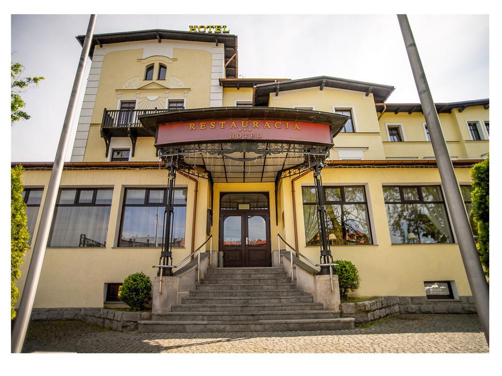 Hotel Fenix Еленя-Гура Экстерьер фото